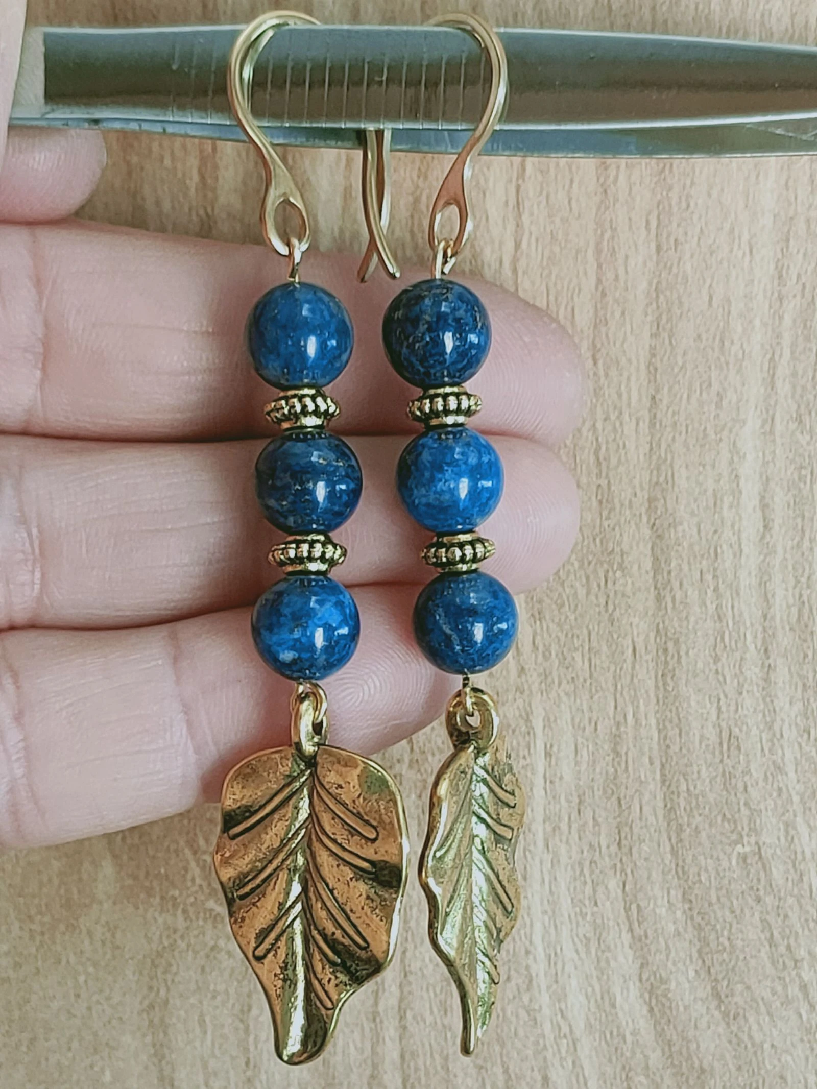 Una pareja de pendientes de lapislázuli – photo 2